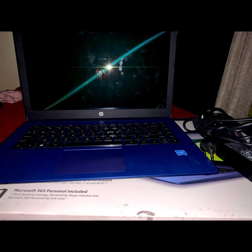 HD Laptop - Picture 2 of 3